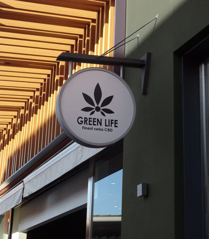 Enseigne de Greenlife Shop, dédiée aux produits de cannabis de qualité